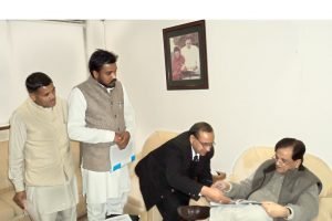 Senior Congress leader Ahmed Patel dies at 71