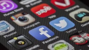 What Data Whatsapp, Instagram, Facebook, Telegram, And Signal Store Of Users?