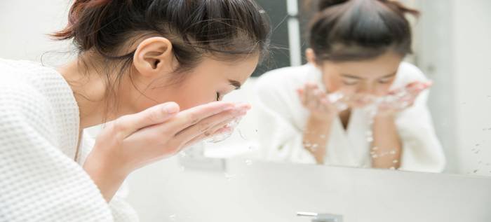 Benefits of oil cleansing your skin