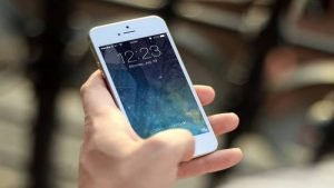Apple sharing user data with China, will also hand over keys that can decrypt data to govt. staff: NYT Report