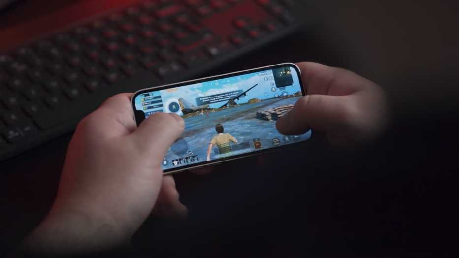 freezes game